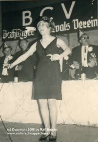 Christa Mohr 1973 beim Auftritt in Bechlingen